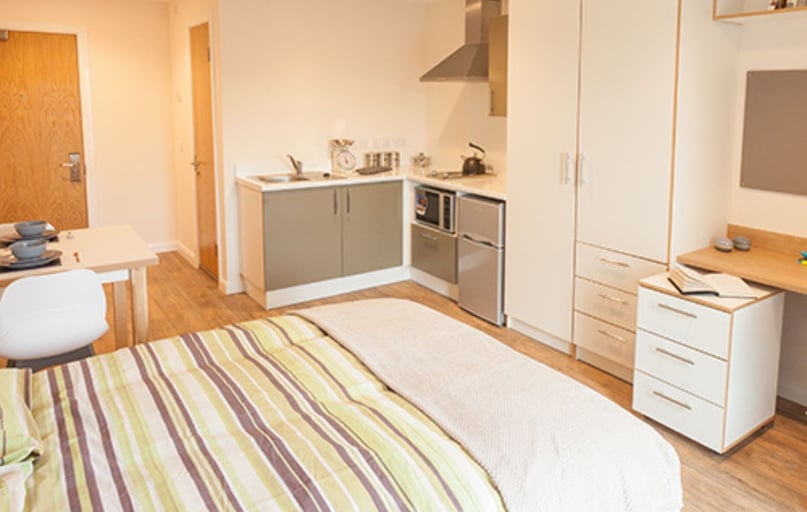 Classic Studio Plus, Roman House, Hanover Square, City Centre, Newcastle - Image 1